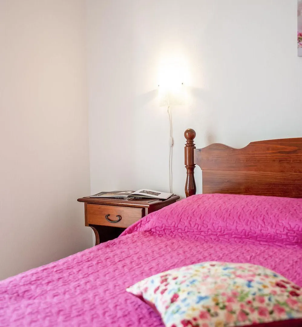 Idyllisches Apartment Nur 800 Meter Zum Strand Mit 2 Balkone, Garten, Grill Rovinj
