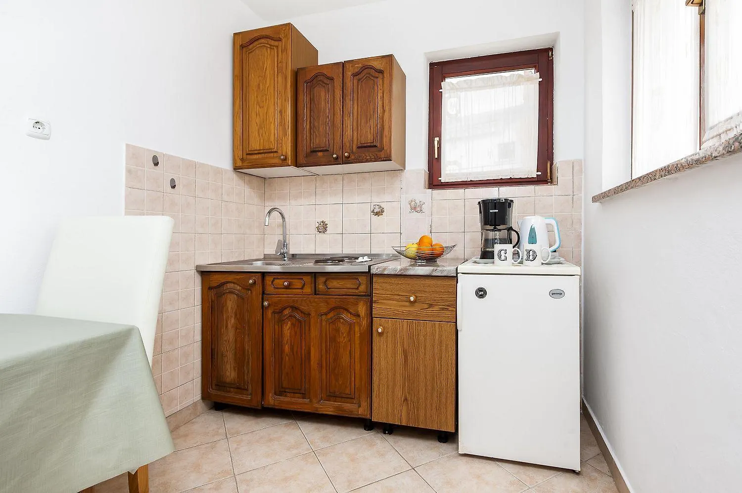 Idyllisches Apartment Nur 800 Meter Zum Strand Mit 2 Balkone, Garten, Grill Rovinj