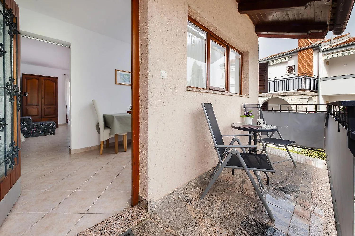 Idyllisches Apartment Nur 800 Meter Zum Strand Mit 2 Balkone, Garten, Grill Rovinj