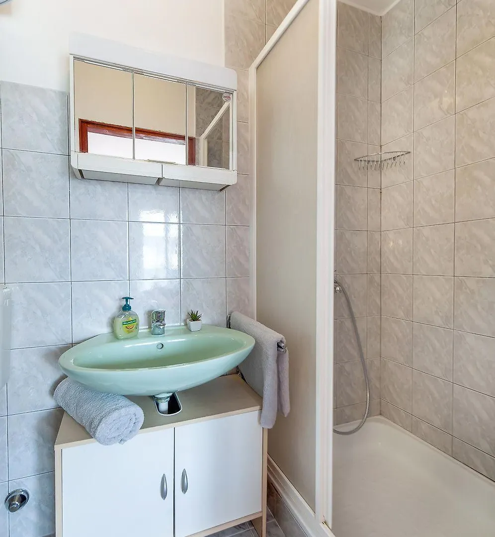 Idyllisches Apartment Nur 800 Meter Zum Strand Mit 2 Balkone, Garten, Grill Rovinj Croatia